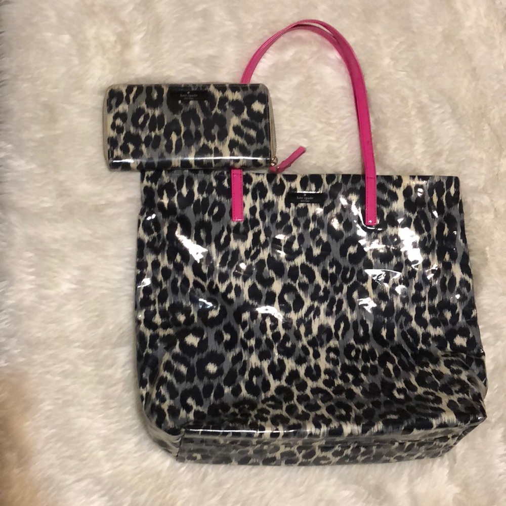 Matching purse and wallet.